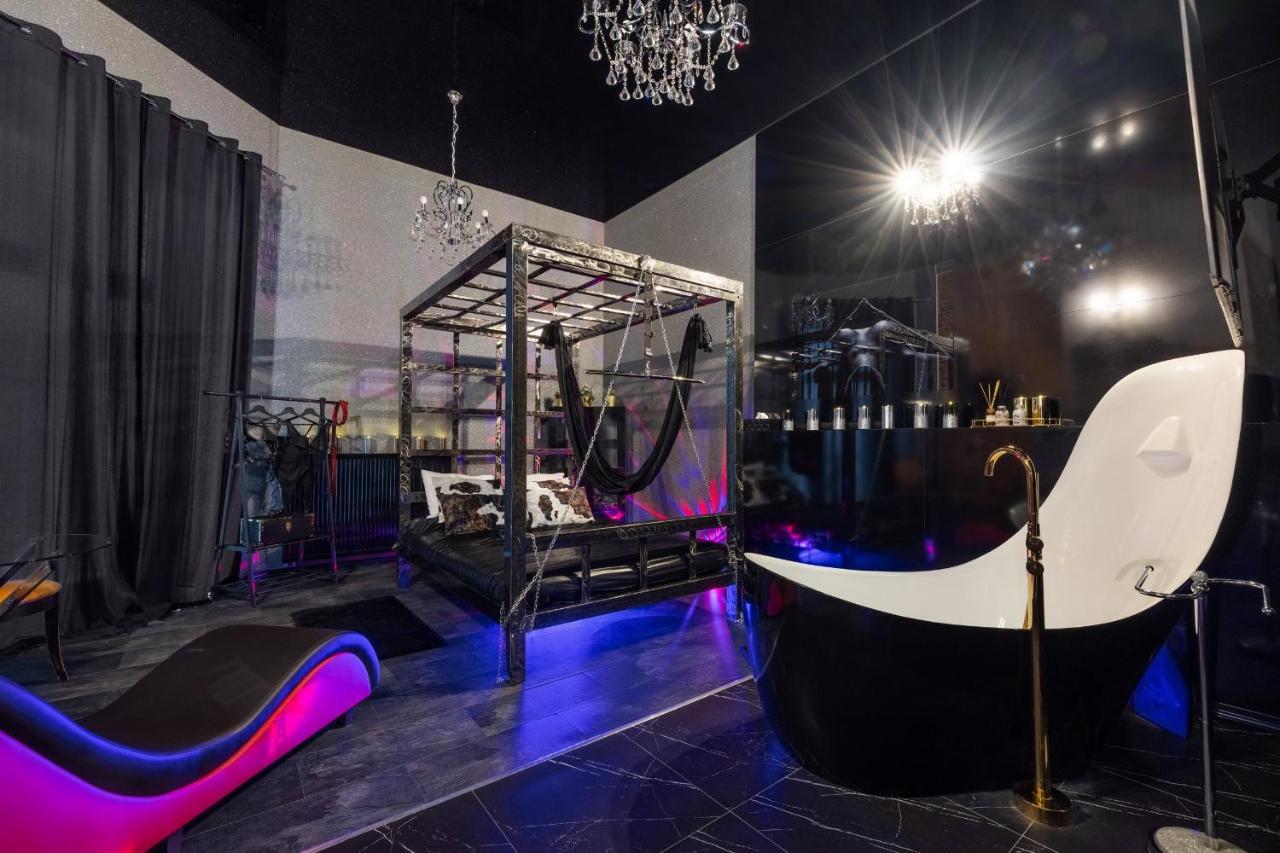 Apartment Bdsm Bast Grey Manufaktura Centrum Miasta Legionow 18 Parking Bezplatny , Dla Doroslych Adults Only